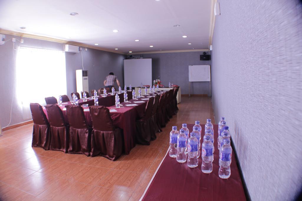 Grand Duta Hotel Palu Exterior foto