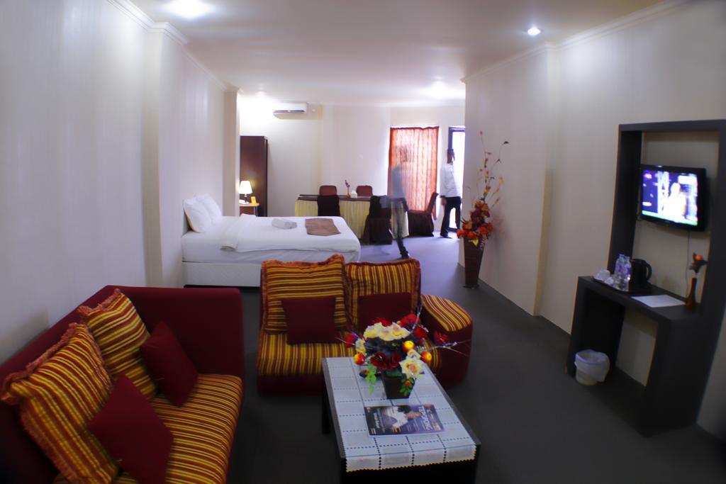 Grand Duta Hotel Palu Exterior foto