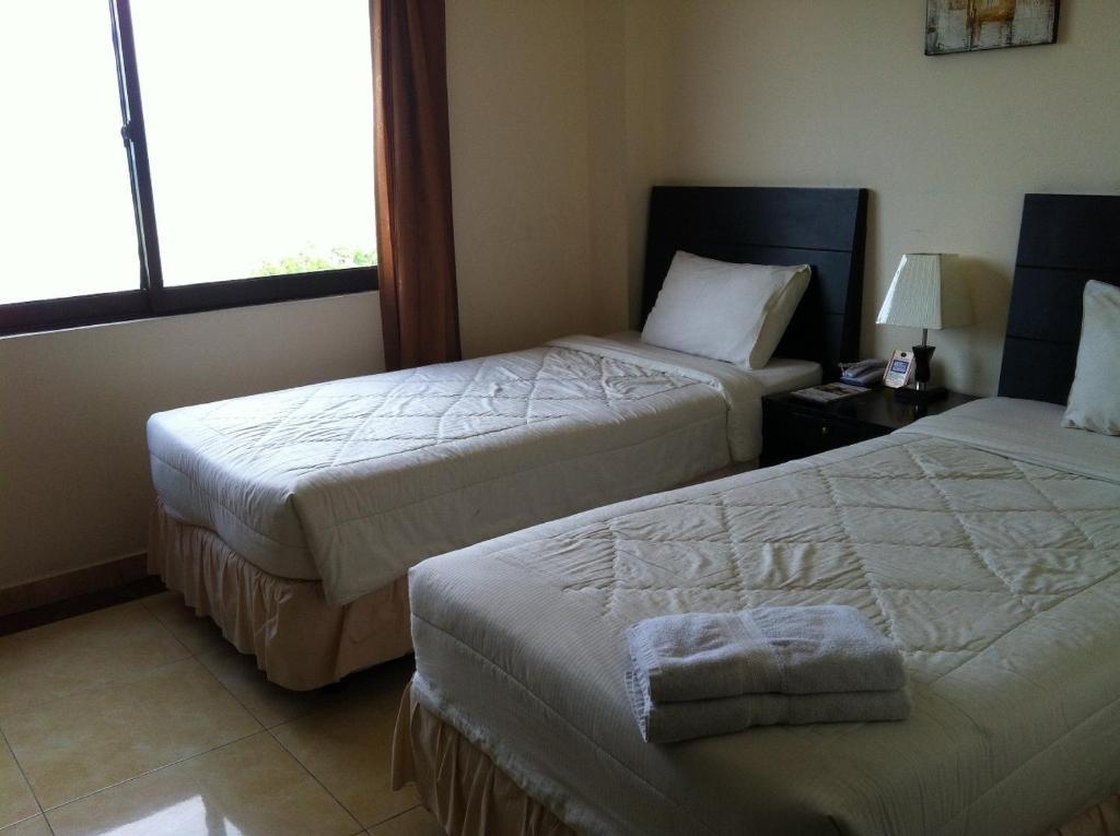 Grand Duta Hotel Palu Habitación foto