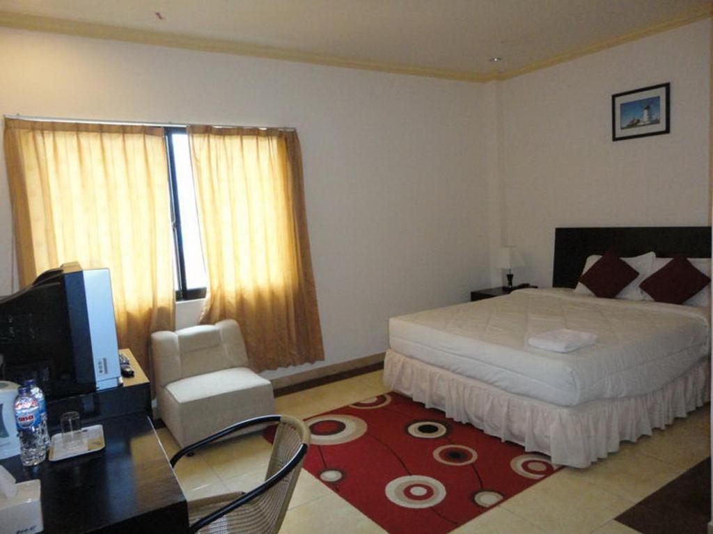 Grand Duta Hotel Palu Habitación foto