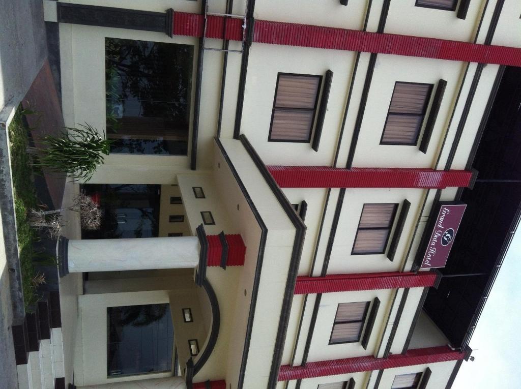 Grand Duta Hotel Palu Exterior foto