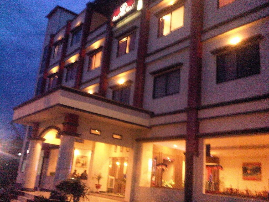 Grand Duta Hotel Palu Exterior foto